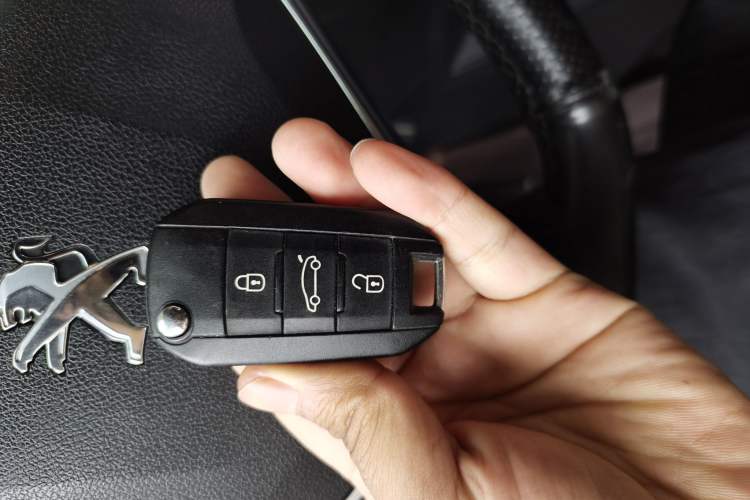 Used Peugeot 3008 2015 2.0L Automatic Classic Edition Vehicle Key