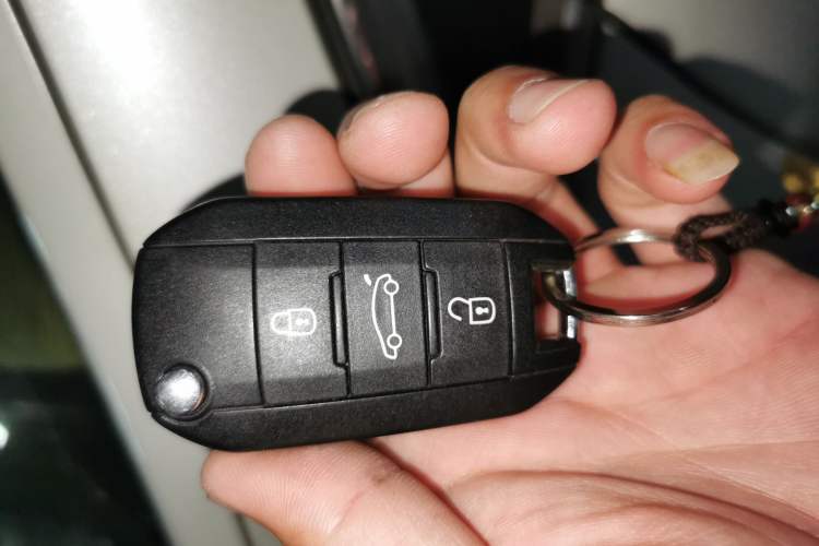 Used Peugeot 3008 2015 2.0L Automatic Trend Edition Vehicle Key
