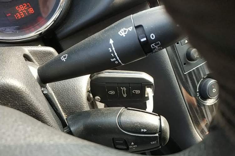 Used Peugeot 3008 2015 1.6THP Automatic Classic Edition Vehicle Key
