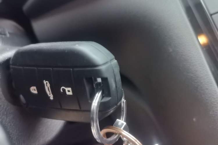 Used Peugeot 3008 2015 1.6THP Automatic Classic Edition Vehicle Key