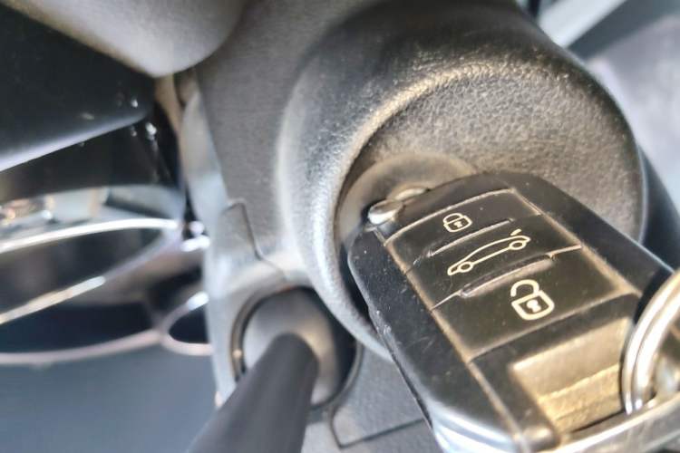 Used Peugeot 3008 2015 2.0L Automatic Classic Edition Vehicle Key