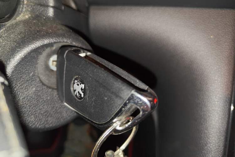 Used Peugeot 3008 2015 2.0L Automatic Classic Edition Vehicle Key