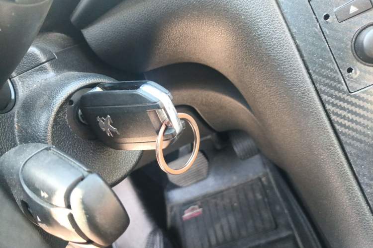 Used Peugeot 3008 2015 2.0L Automatic Trend Edition Vehicle Key