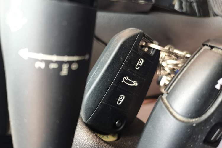 Used Peugeot 3008 2015 2.0L Automatic Classic Edition Vehicle Key