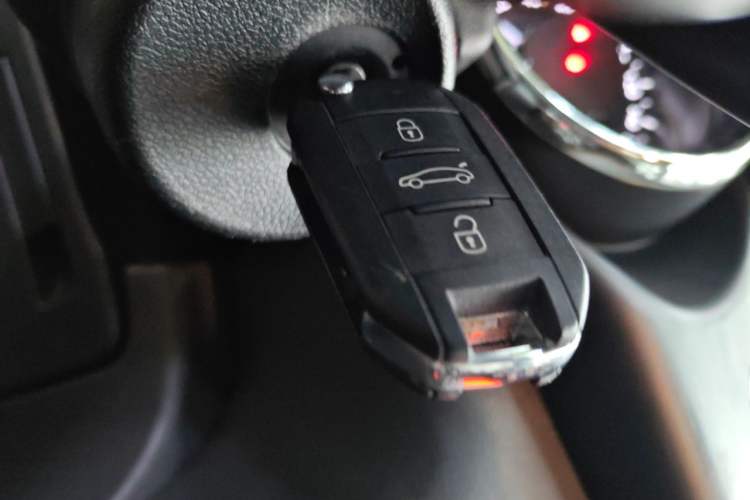 Used Peugeot 3008 2015 2.0L Automatic Trend Edition Vehicle Key