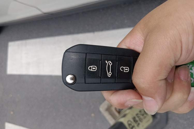 Used Peugeot 3008 2015 2.0L Automatic Trend Edition Vehicle Key