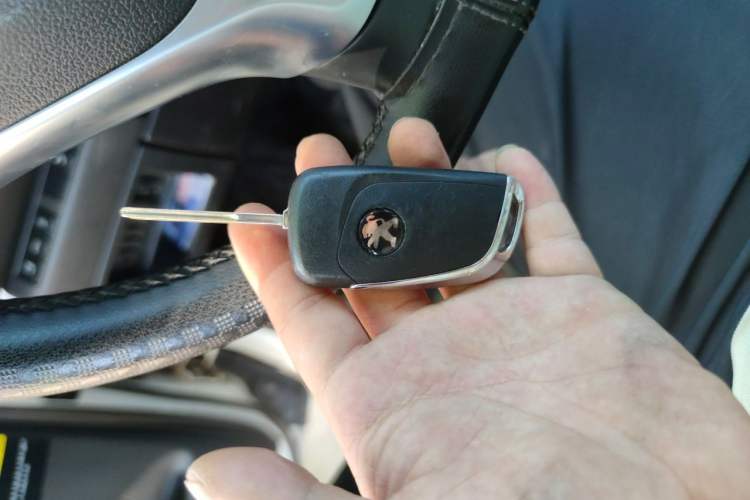 Used Peugeot 3008 2015 1.6THP Automatic Classic Edition Vehicle Key