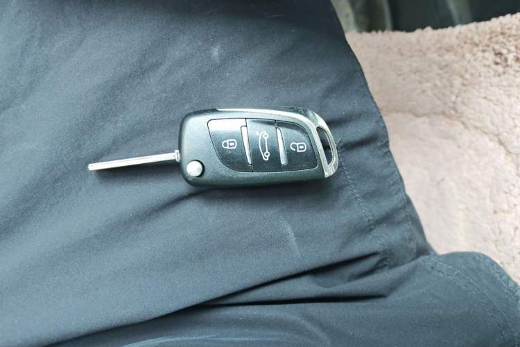 Used Peugeot 3008 2015 1.6THP Automatic Classic Edition Vehicle Key