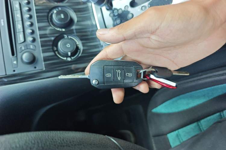 Used Peugeot 3008 2015 2.0L Automatic Classic Edition Vehicle Key