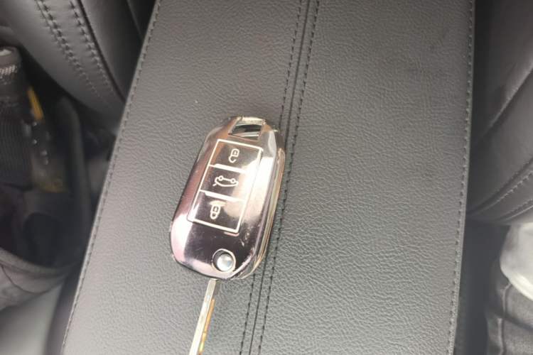 Used Peugeot 3008 2015 1.6THP Automatic Classic Edition Vehicle Key