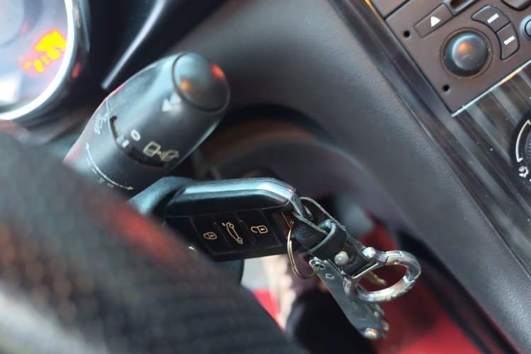 Used Peugeot 3008 2015 2.0L Automatic Classic Edition Vehicle Key
