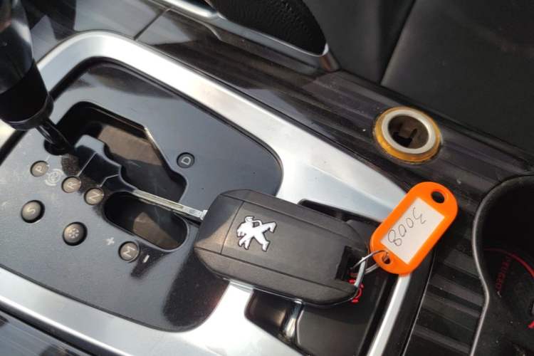 Used Peugeot 3008 2015 1.6THP Automatic Classic Edition Vehicle Key