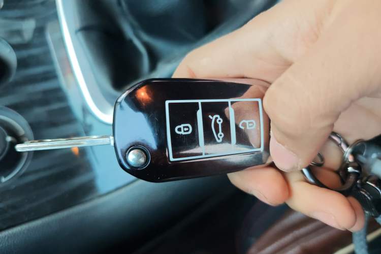 Used Peugeot 3008 2015 2.0L Manual Classic Edition Vehicle Key