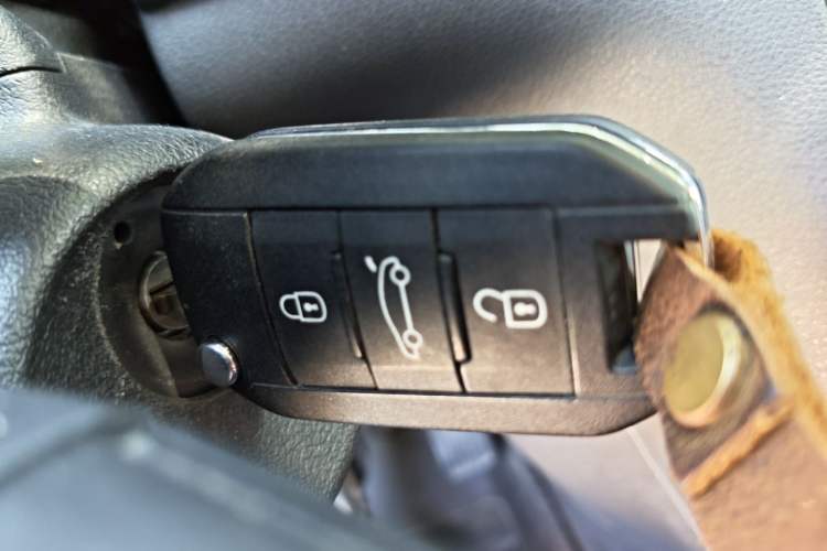 Used Peugeot 3008 2015 2.0L Automatic Trend Edition Vehicle Key
