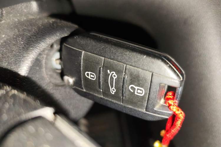 Used Peugeot 3008 2015 2.0L Automatic Trend Edition Vehicle Key