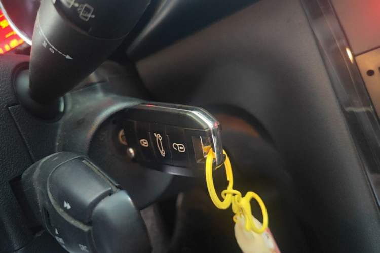 Used Peugeot 3008 2015 1.6THP Automatic Classic Edition Vehicle Key