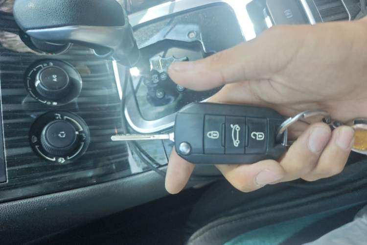 Used Peugeot 3008 2015 2.0L Automatic Classic Edition Vehicle Key