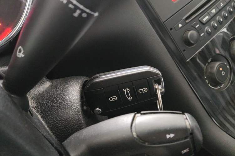 Used Peugeot 3008 2015 2.0L Automatic Classic Edition Vehicle Key