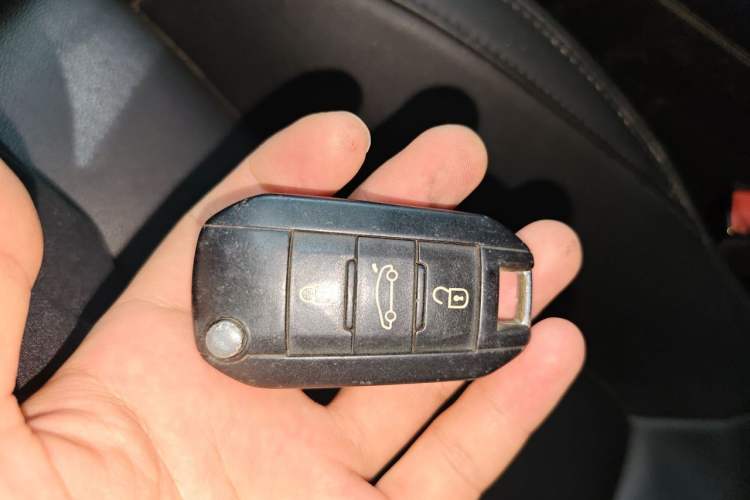 Used Peugeot 3008 2015 2.0L Automatic Classic Edition Vehicle Key
