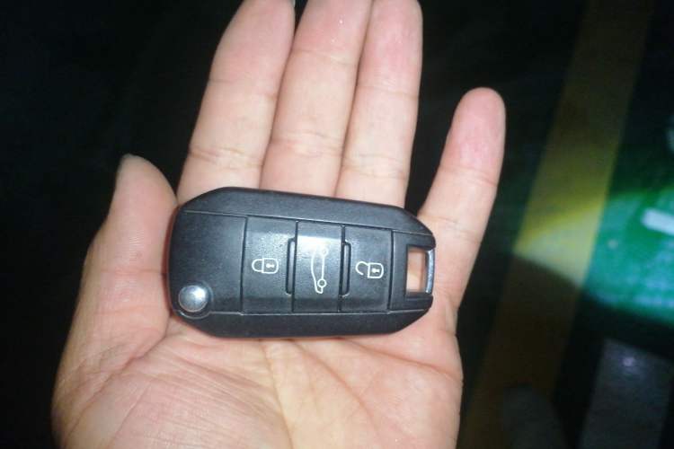 Used Peugeot 3008 2015 2.0L Automatic Classic Edition Vehicle Key