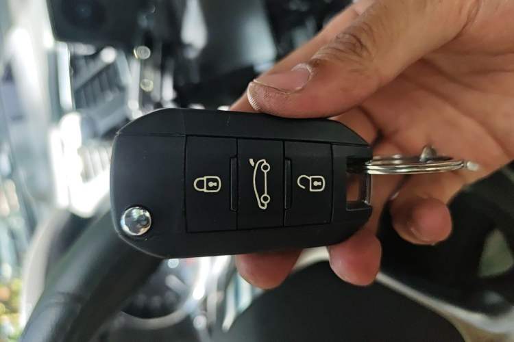 Used Peugeot 3008 2015 1.6THP Automatic Prestige Edition Vehicle Key