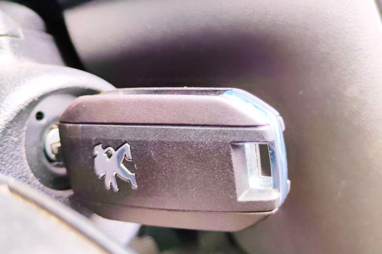 Used Peugeot 3008 2015 2.0L Automatic Trend Edition Vehicle Key