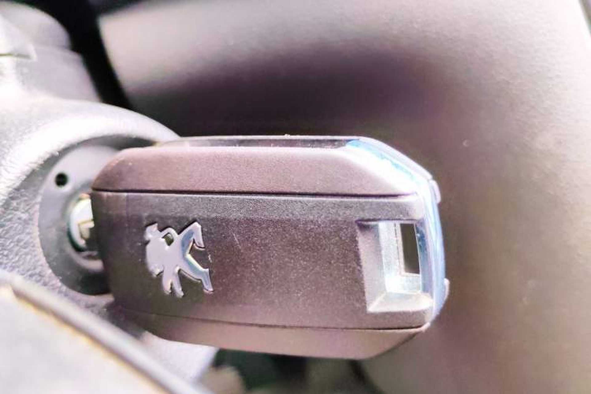 Used Peugeot 3008 2015 2.0L Automatic Trend Edition Vehicle Key