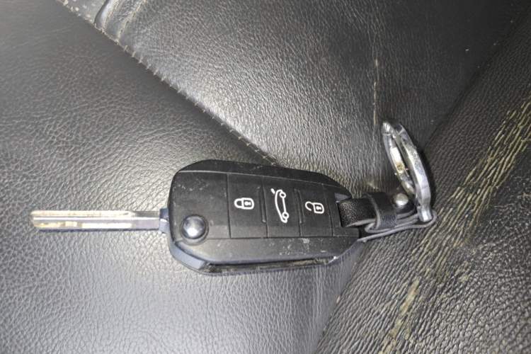 Used Peugeot 3008 2015 2.0L Automatic Trend Edition Vehicle Key
