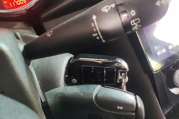 Used Peugeot 3008 2015 1.6THP Automatic Classic Edition Vehicle Key