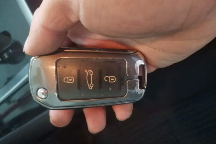 Used Peugeot 3008 2015 2.0L Automatic Classic Edition Vehicle Key