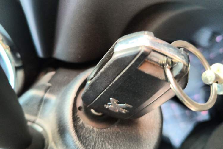 Used Peugeot 3008 2015 2.0L Automatic Classic Edition Vehicle Key