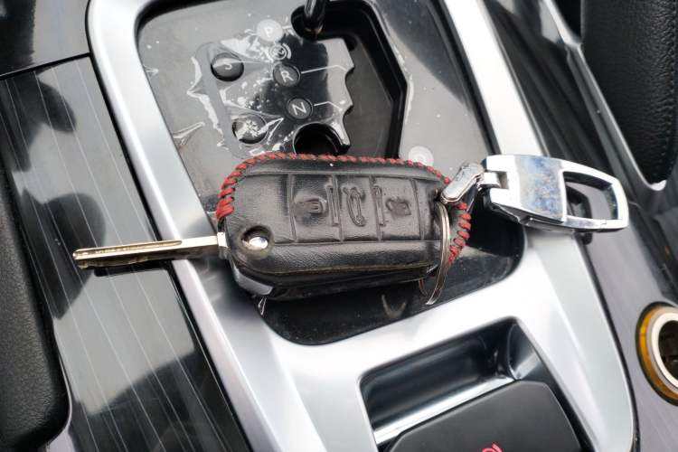 Used Peugeot 3008 2015 2.0L Automatic Classic Edition Vehicle Key