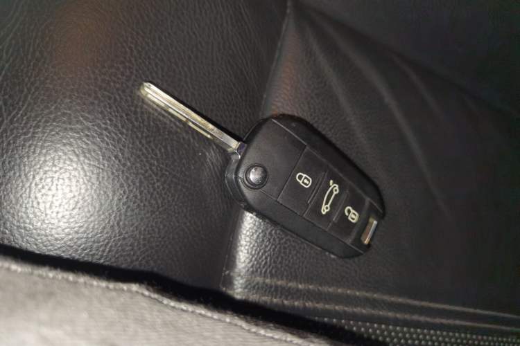 Used Peugeot 3008 2015 1.6THP Automatic Trend Edition Vehicle Key