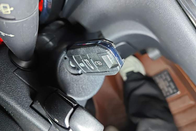 Used Peugeot 3008 2015 1.6THP Automatic Classic Edition Vehicle Key