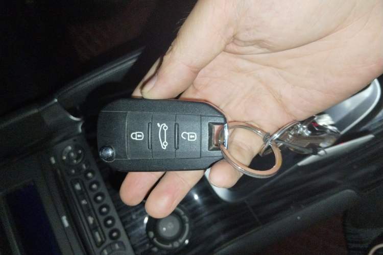 Used Peugeot 3008 2015 2.0L Automatic Classic Edition Vehicle Key