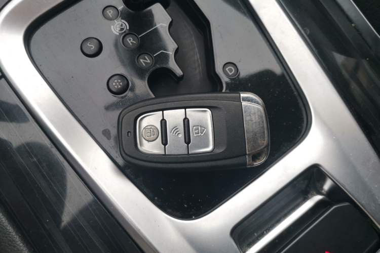 Used Peugeot 3008 2015 2.0L Automatic Classic Edition Vehicle Key