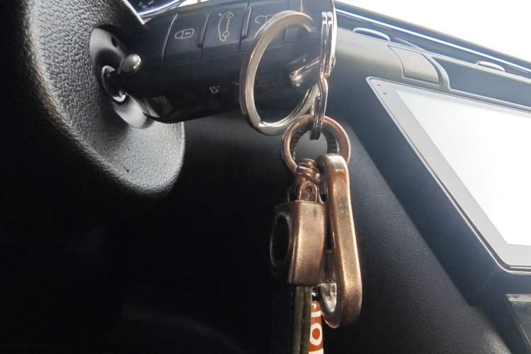 Used Peugeot 3008 2015 2.0L Manual Classic Edition Vehicle Key