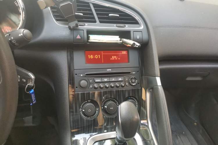 Used Peugeot 3008 2015 1.6THP Automatic Classic Edition Audio And AC Panel