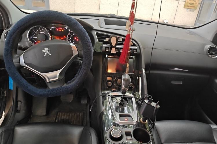 Used Peugeot 3008 2015 1.6THP Automatic Prestige Edition Center Console
