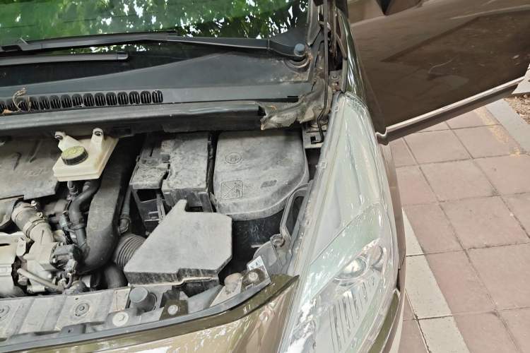 Used Peugeot 3008 2015 1.6THP Automatic Prestige Edition Engine Bay Left