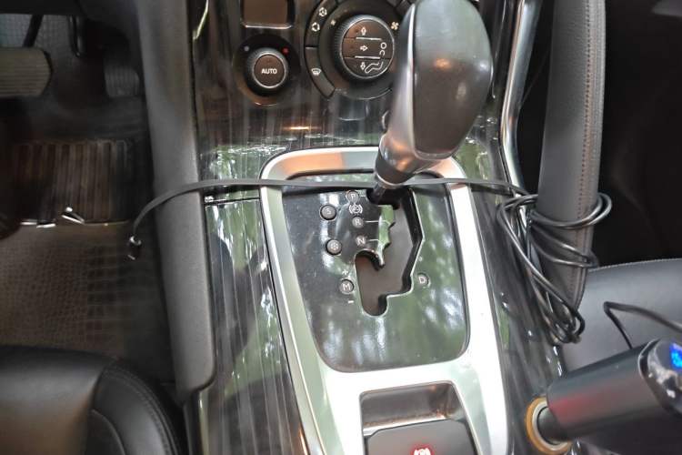 Used Peugeot 3008 2015 1.6THP Automatic Prestige Edition Gear Lever