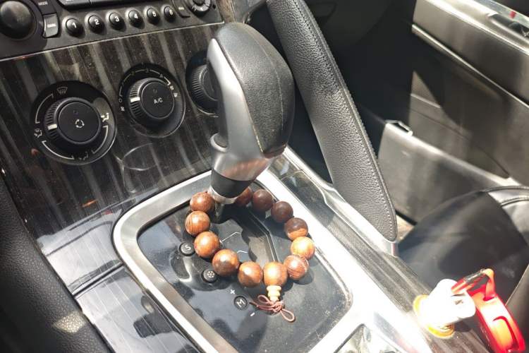 Used Peugeot 3008 2015 2.0L Automatic Classic Edition Gear Lever