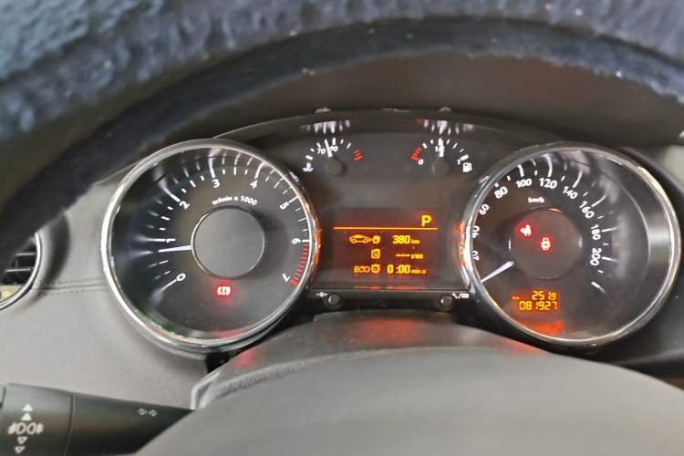 Used Peugeot 3008 2015 1.6THP Automatic Prestige Edition Instrument Cluster