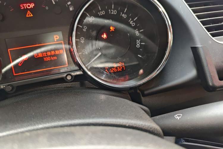 Used Peugeot 3008 2015 2.0L Automatic Classic Edition Odometer Close Up