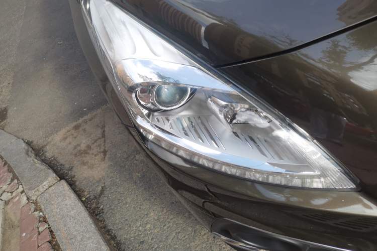 Used Peugeot 3008 2015 1.6THP Automatic Classic Edition Right Front Headlight