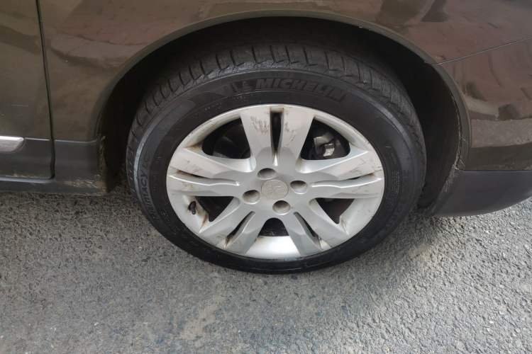 Used Peugeot 3008 2015 1.6THP Automatic Classic Edition Right Front Wheel Hub