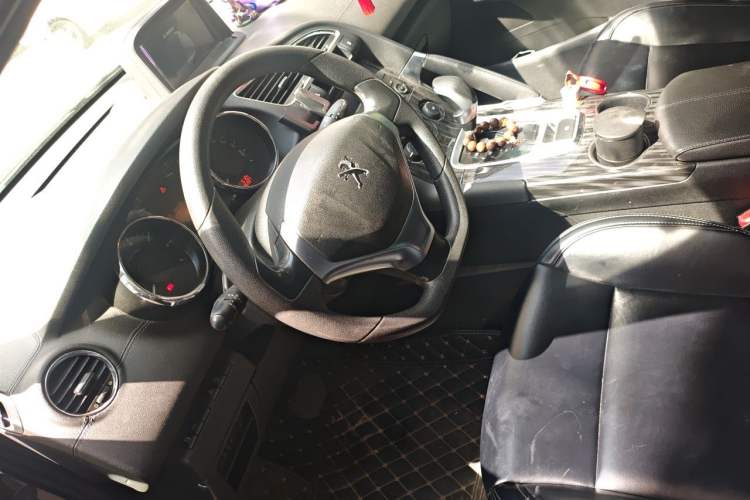 Used Peugeot 3008 2015 2.0L Automatic Classic Edition Steering Wheel