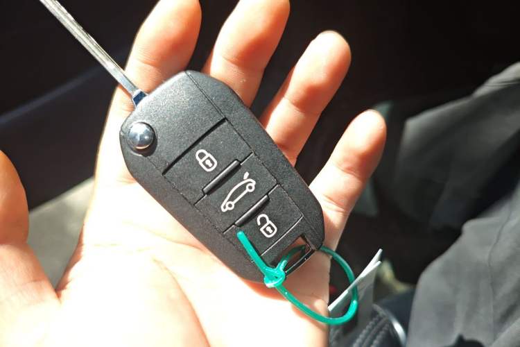 Used Peugeot 3008 2015 2.0L Automatic Classic Edition Vehicle Key
