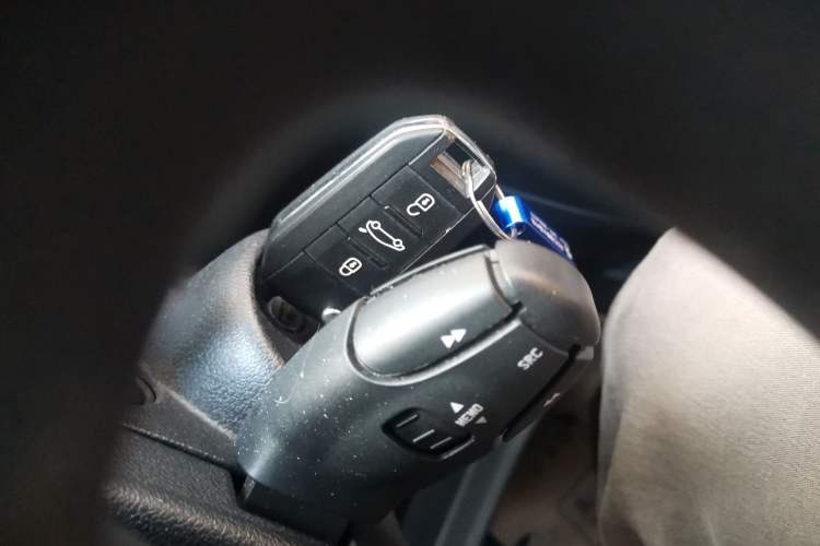 Used Peugeot 3008 2015 1.6THP Automatic Classic Edition Vehicle Key