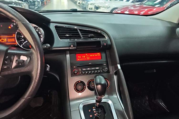 Used Peugeot 3008 2016 1.6THP Automatic Classic Edition Audio And AC Panel